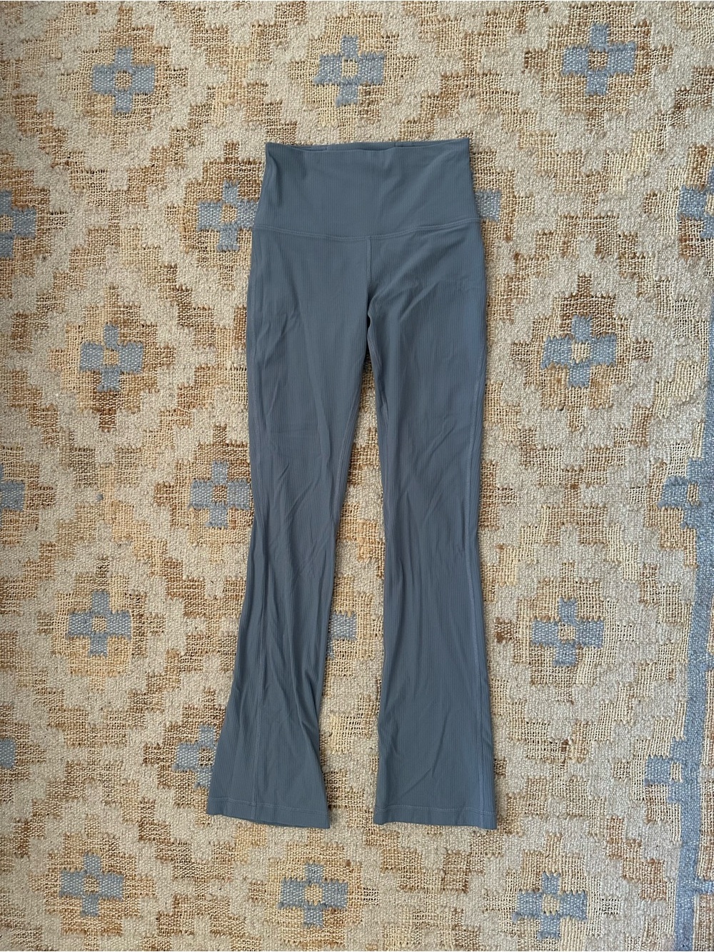 Lululemon ribbed flared yoga pants size 4- Slate Gray